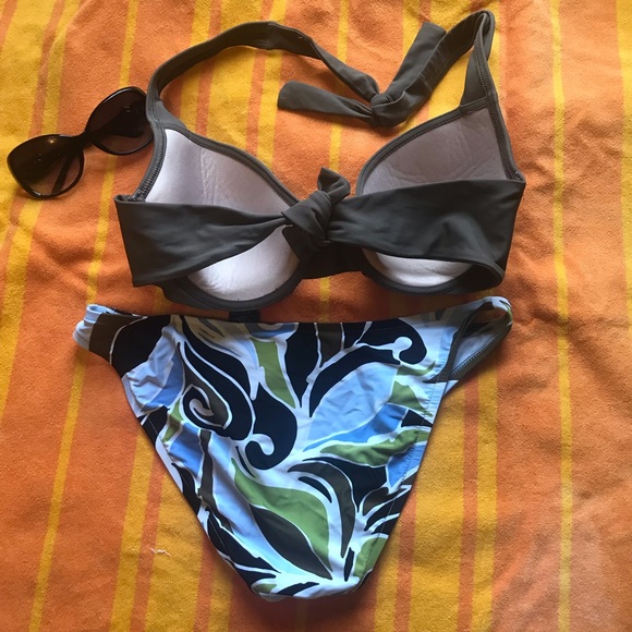 Final Price! Relax by Tommy Bahama Swimsuit - Picture 8 of 8